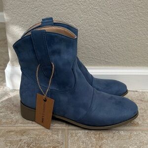 Harpers & Lane Blue Suede Ankle Boots for Women